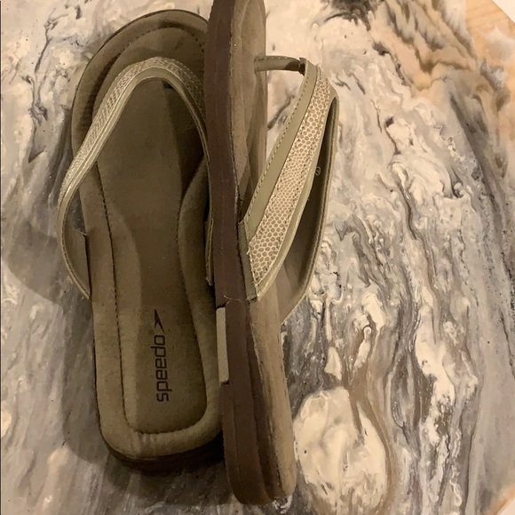 Tan Speedo flip flops NWB NWT - Picture 5 of 6